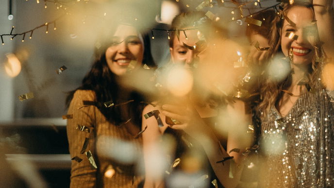 Das sind die besten Songs, um die Silvester Party in Gang zu bringen