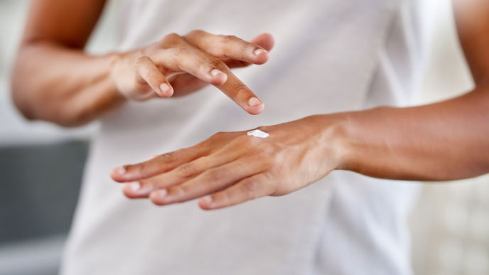 Auf diese Handcreme unter 3 Euro schwören wir gegen trockene Haut