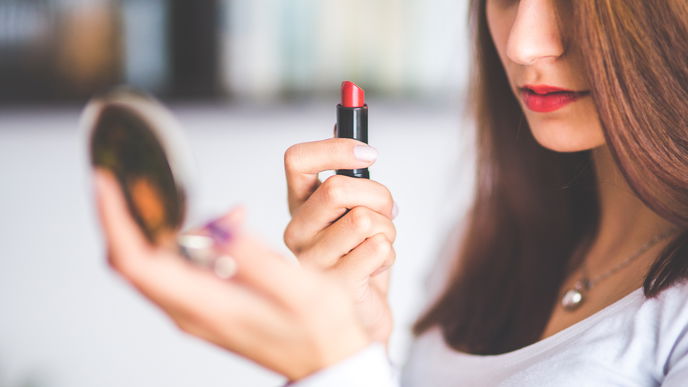 Dieses Körperteil verrät euch, welche Lippenstiftfarbe am besten zu euch passt!