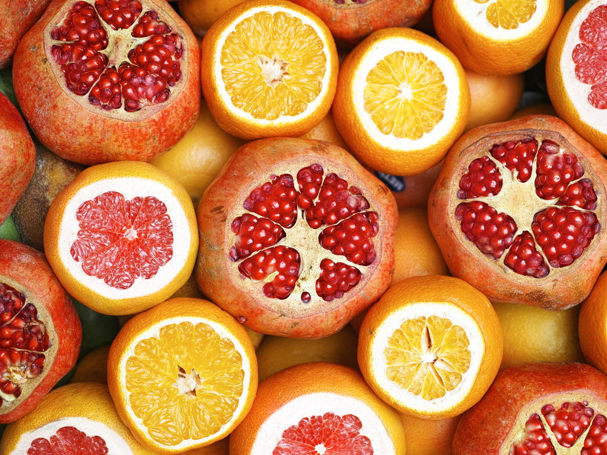 Aufgeschnittene Obststücke