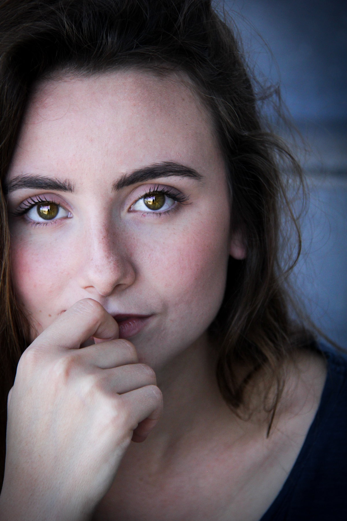 Es könnte alles so einfach sein, doch diese kleinen schwarzen Pünktchen brauchen wir so ganz und gar nicht in unserem Gesicht. Wie ihr sie laut Dermatologen für immer loswerden könnt, lest ihr hier.