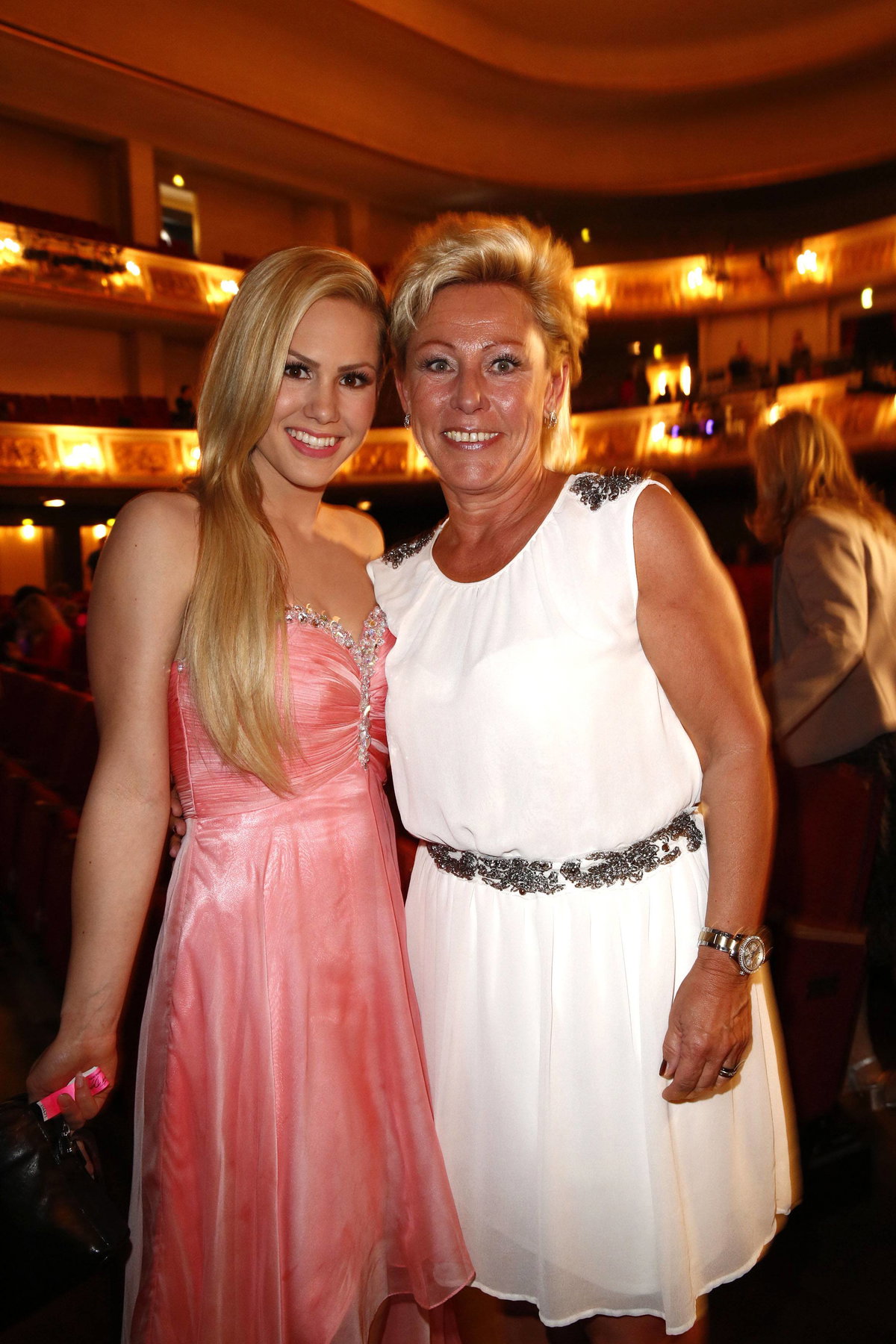 angelina heger mama manuela