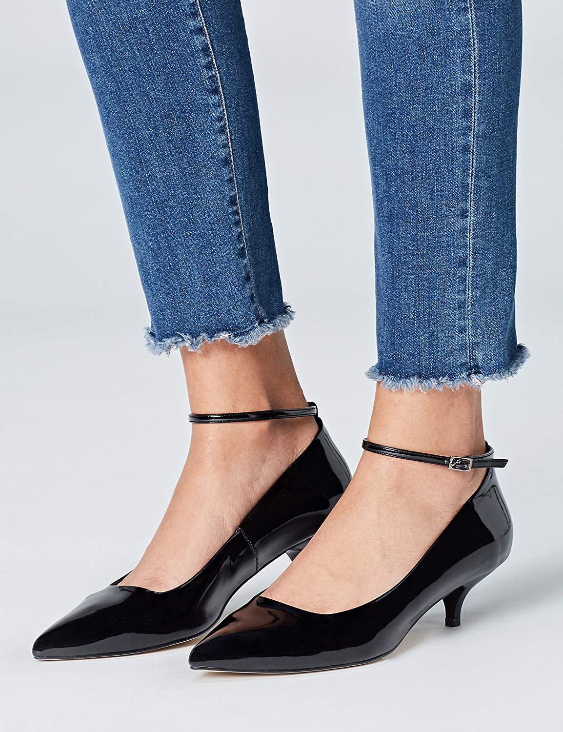 Spitze Riemchen-Pumps aus Lack, ca. 58 Euro, hier shoppen!