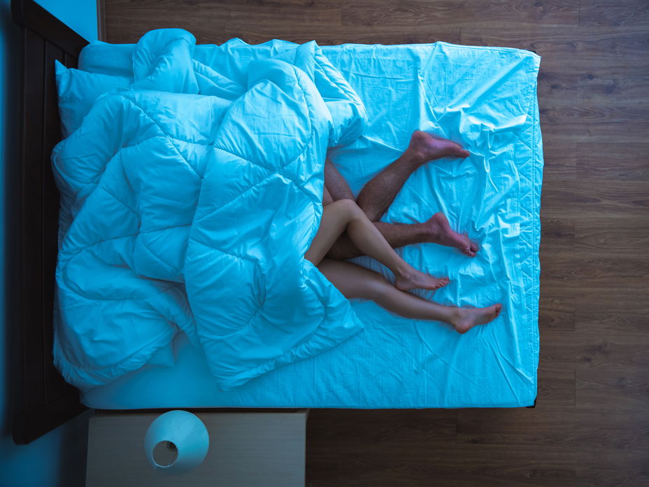 paar nackt im Bett