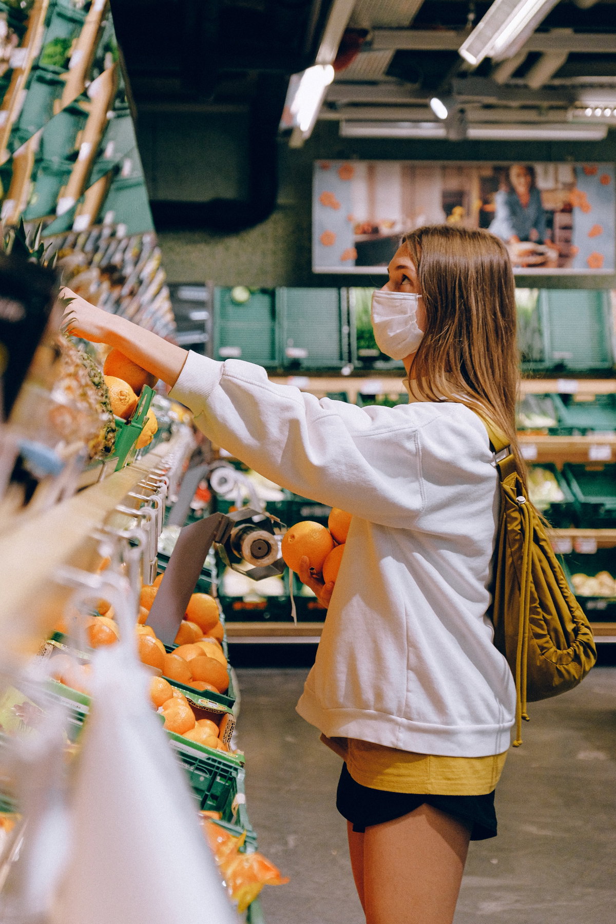 Atemschutzmaske tragen im Supermarkt