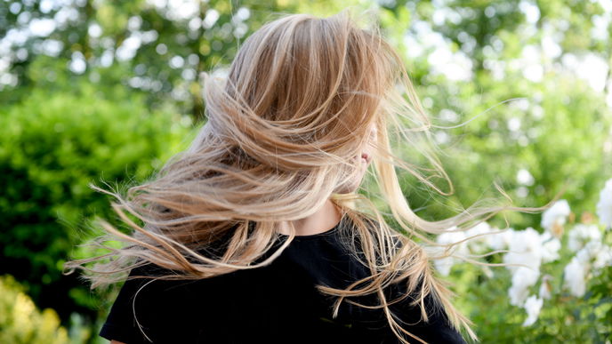 Haare färben: Auf diese Frühlings-Nuance aus der Drogerie schwören tausende Frauen!