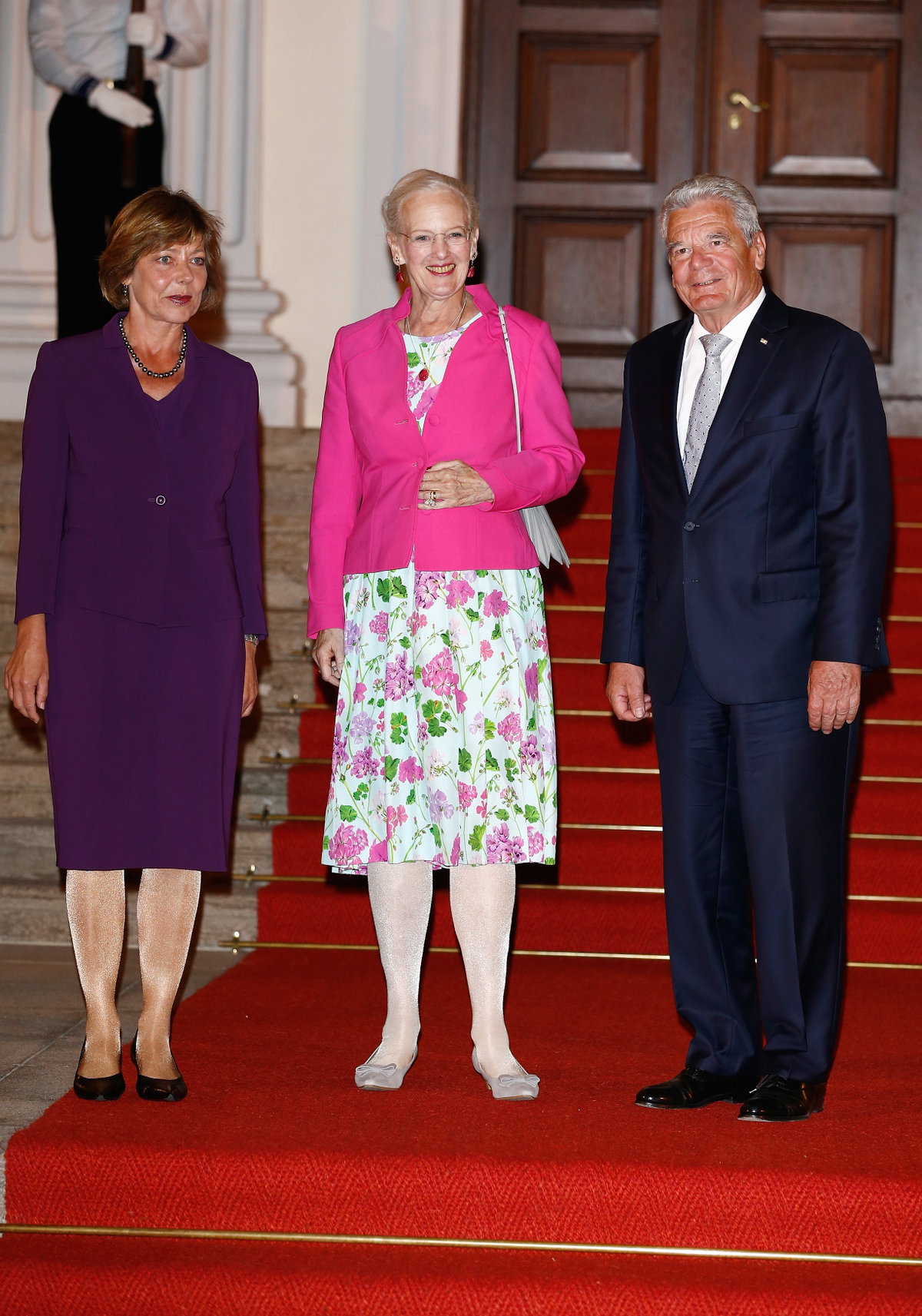 Besonders angetan haben es ihr wohl Blumenmuster.