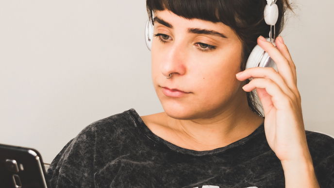 Drei Podcasts über Dating und Liebe, die super gegen Langeweile helfen!