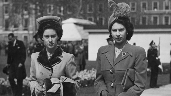 Queen Elisabeth und ihre Schwester Prinzessin Margaret: Rivalinnen oder liebende Schwestern? 