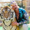 Bitte was? Joe Exotic von "Tiger King" hat eine Ex-Frau und einen Sohn!