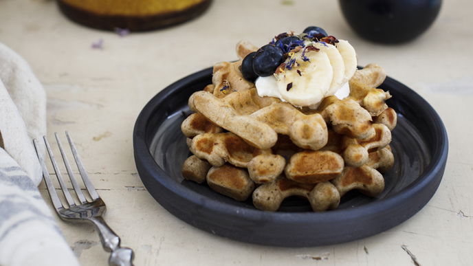 Bananenbrot war gestern! Heute backen wir Bananenwaffeln! Vegan & Zuckerfrei!