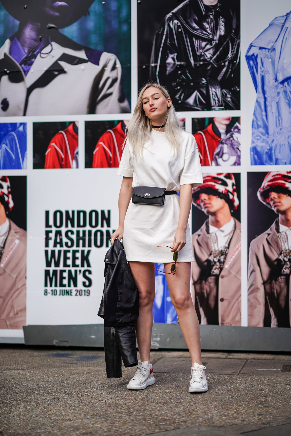 T-Shirt-Dress mit Bauchtasche