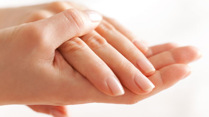 Dieser Nagellack für brüchige Nägel hat unser Leben verändert