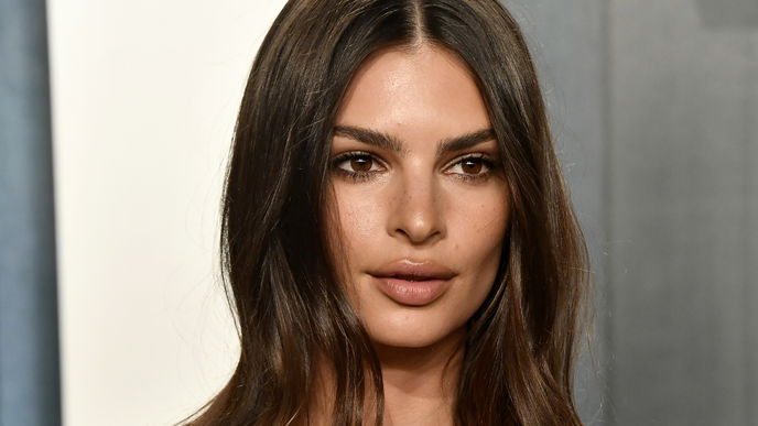 Wow! So krass anders sieht Emily Ratajkowski mit blonden Haaren aus!