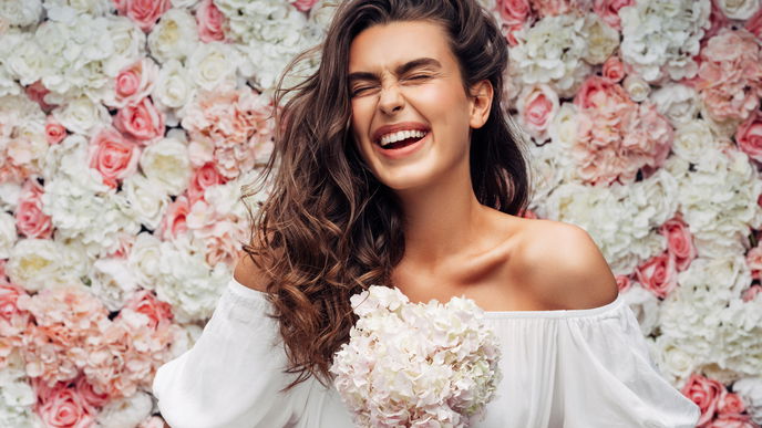 Rosenwasser: Ein Beauty-Trend der uns schöne Haut zaubert