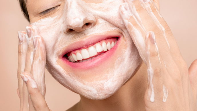 Neuer Anti-Pickel-Trend: Hilft Schuppenshampoo gegen Akne?