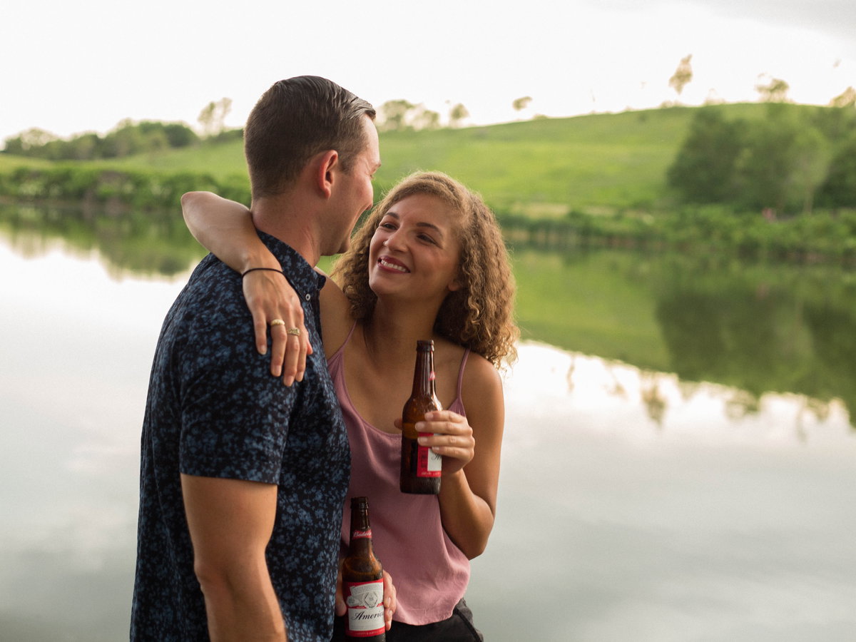 Paar Alkohol Glücklich