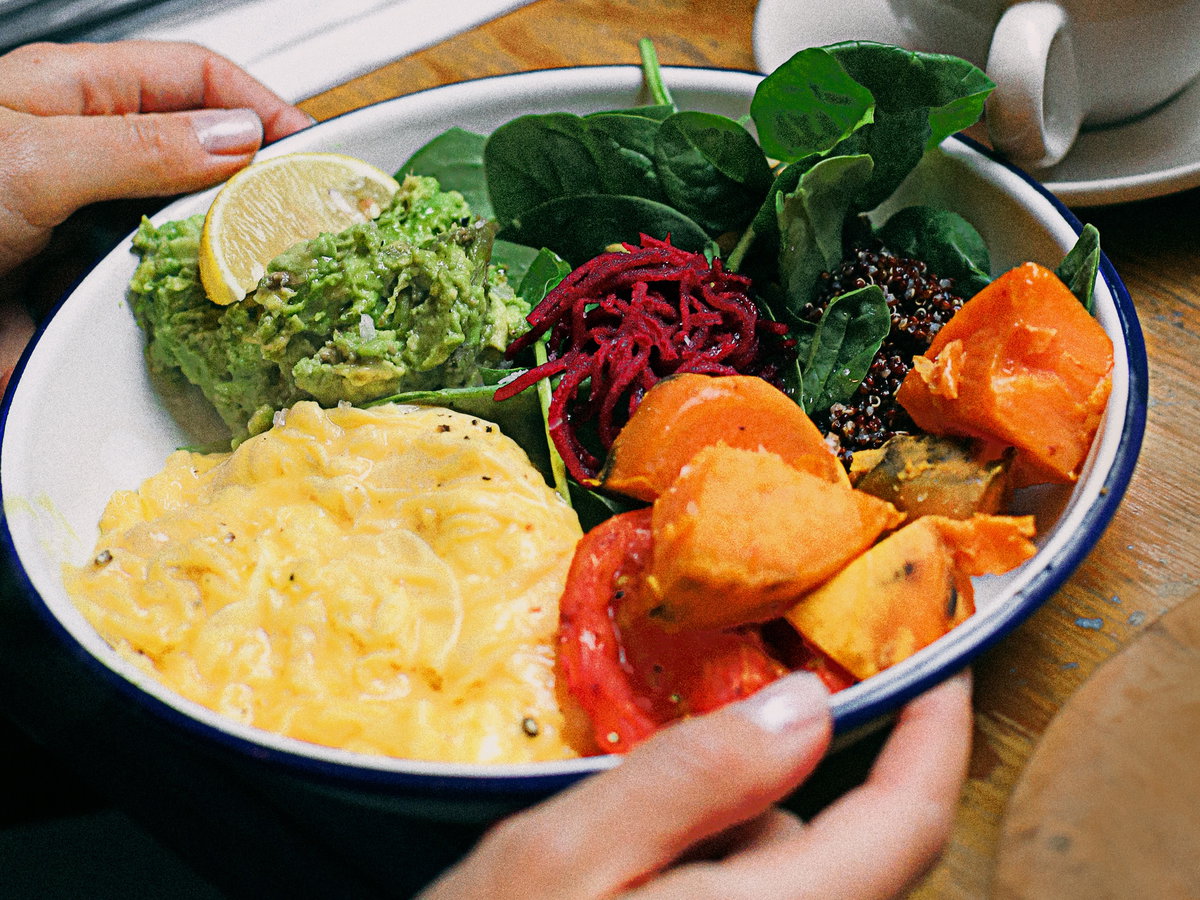 Gesunde Bowl mit Gemüse