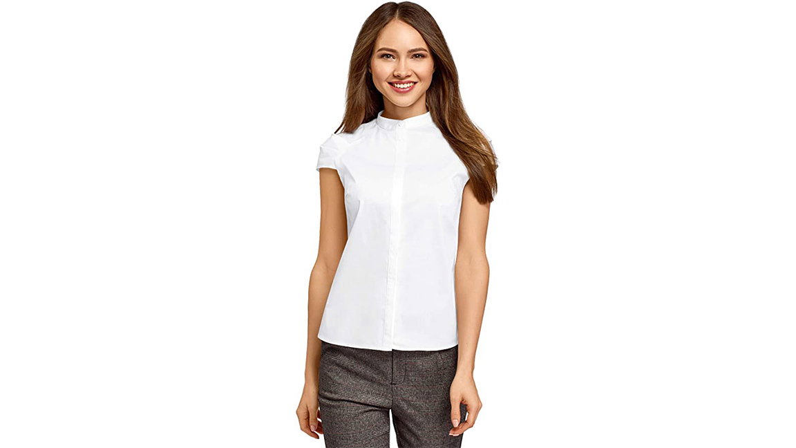 Weiße Bluse mit Stehkragen