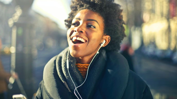 Jolie bei Spotify: Hier hört ihr die Lieblingssongs der Stars