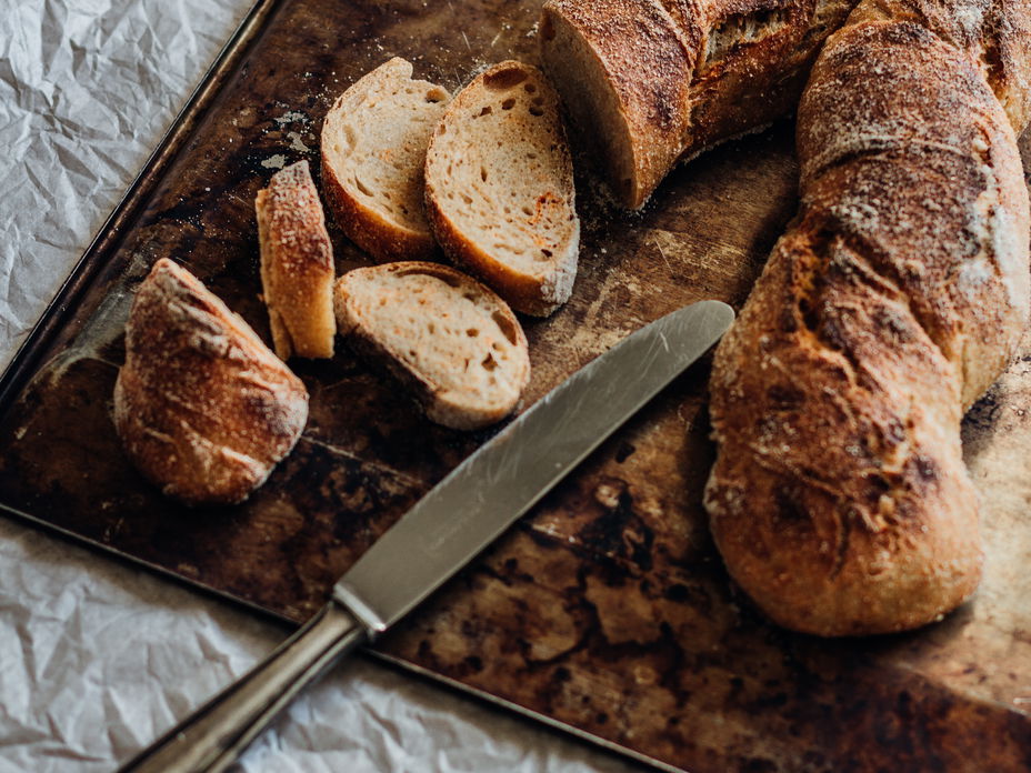 Brot auf Holzbrett