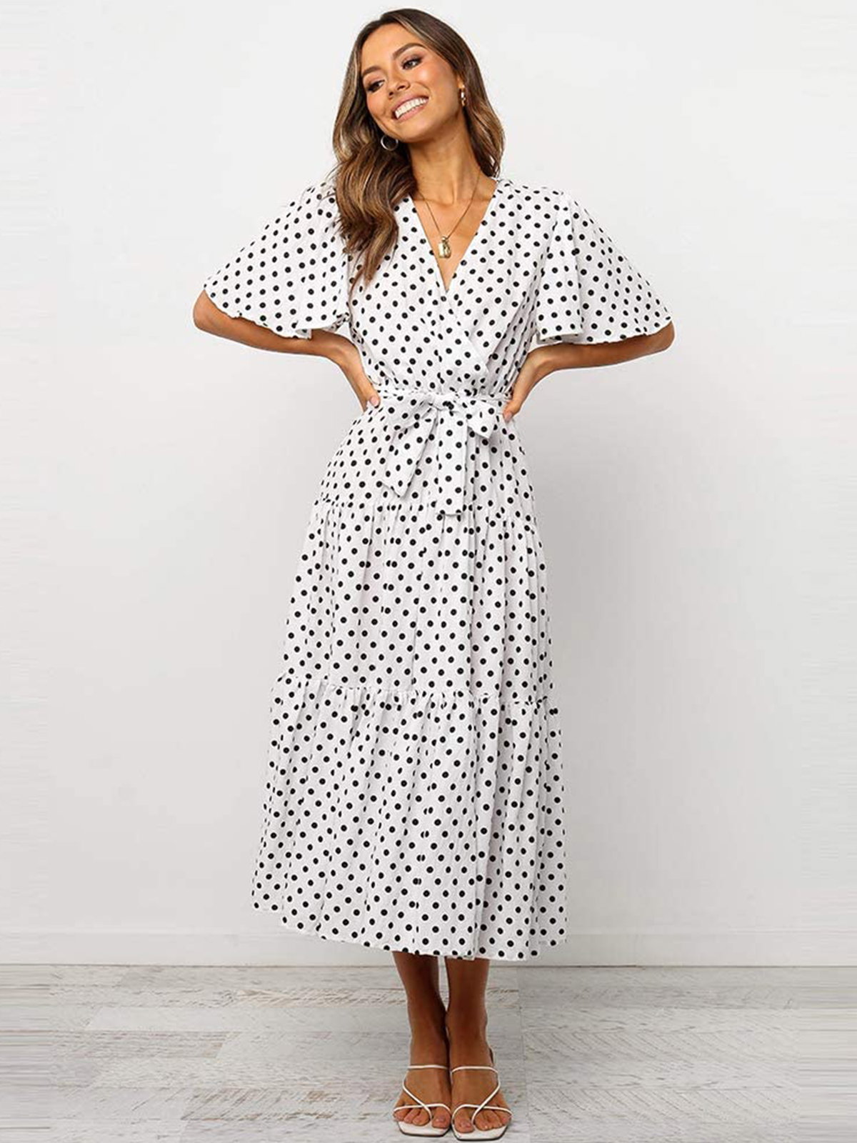 Kleid mit Polka Dots und Taillenband