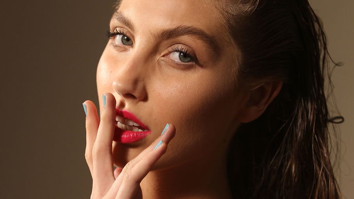 Lippenstift-Trick: So hält er länger auf unseren Lippen!