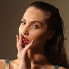 Lippenstift-Trick: So hält er länger auf unseren Lippen!
