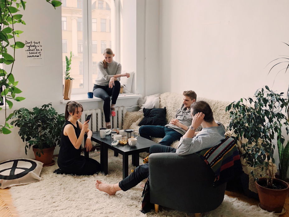 Freunde in der Wohnung