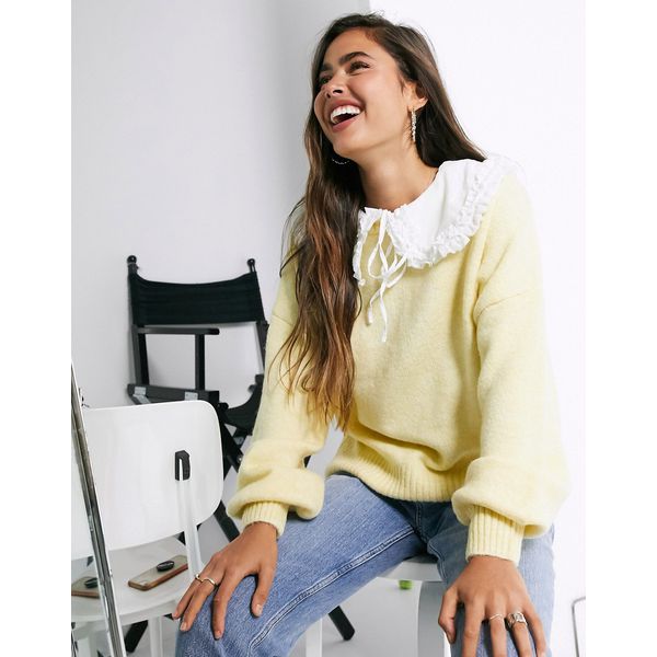 Gelber Pullover mit abnehmbarem Kragen