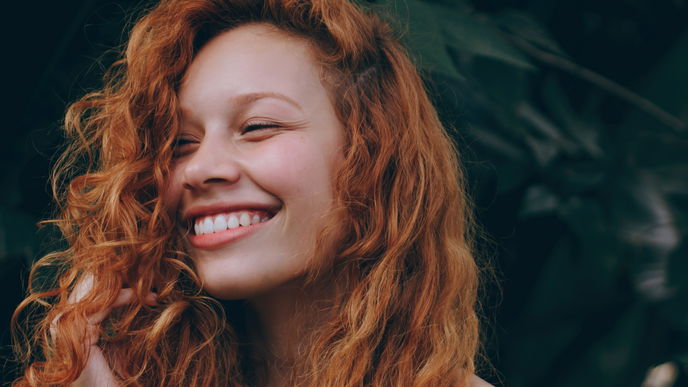 Haarfarbe 2021: Diese Haarfarben sind im Herbst angesagt!
