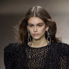 Trend-Sneaker im Herbst 2020: Auf diesen weißen Sneaker setzt Kaia Gerber!