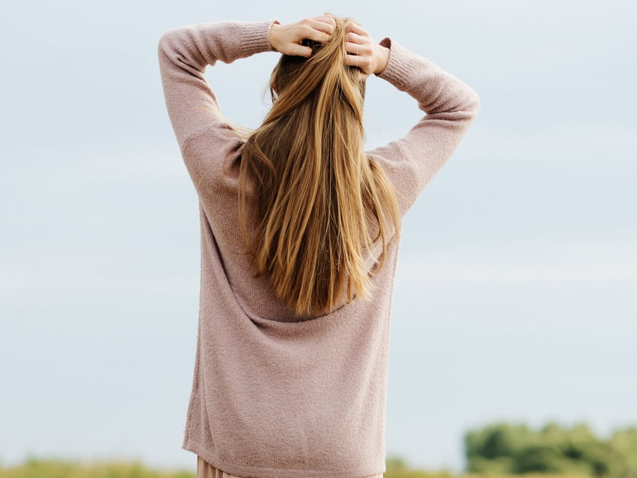 Frau mit langen Haaren