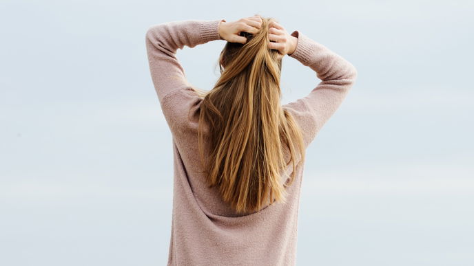 Lange Haare: Dieses Haarserum geht auf TikTok durch die Decke