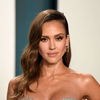 Faltenfreie Haut wie Jessica Alba: Mit diesem Tool für unter 30 Euro klappt es wirklich!