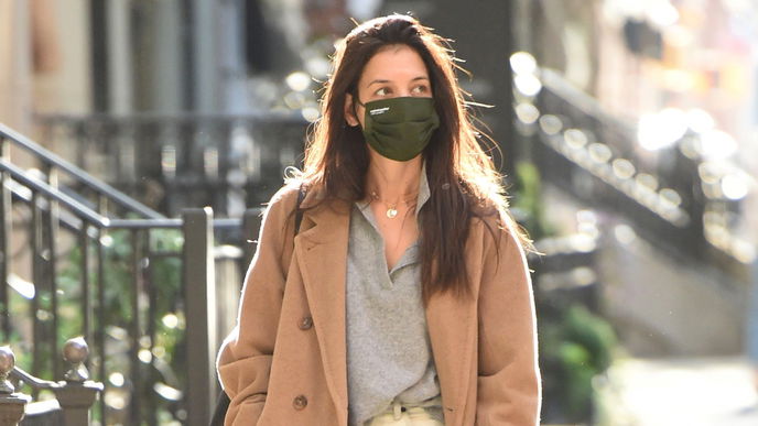 Herbsttrend: Katie Holmes trägt diesen beliebten Pullover von Mango