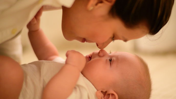 Für Mama und Baby: 4 Produkte, die das Stillen im Alltag erleichtern
