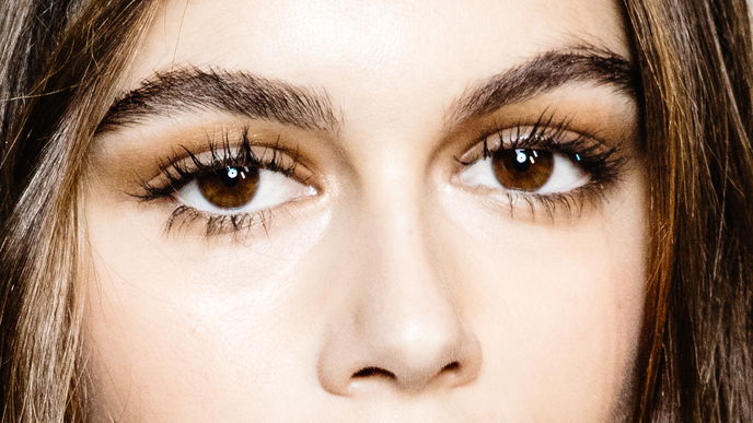 Dank dieser 11-Euro-Mascara aus der Drogerie sehen meine Wimpern doppelt so lang aus