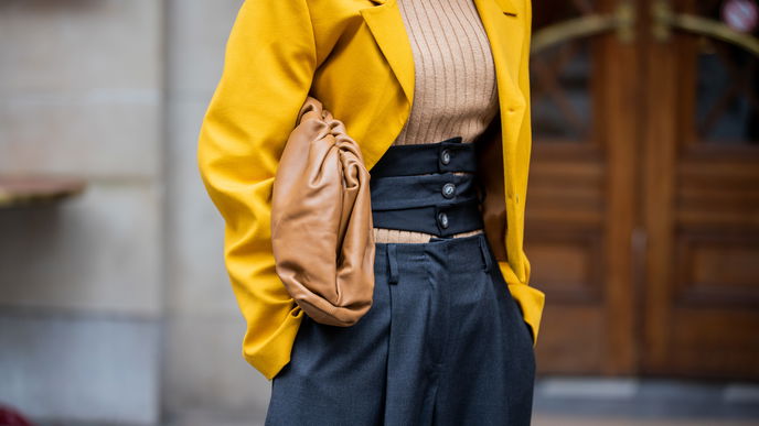 Herbsttrend 2022: Strickpullover-Trick - So zaubern sich Französinnen eine schmale Taille 