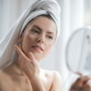 Anti-Aging: Dieses Gesichtsöl aus der Drogerie reduziert Falten im Nu