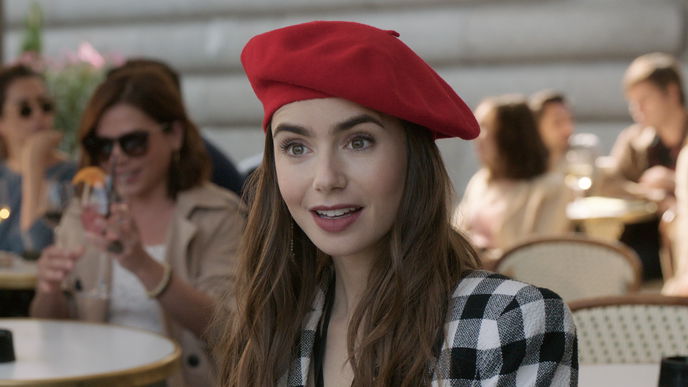 "Emily in Paris"-Star Lily Collins: Auf diese günstige Mascara schwört sie