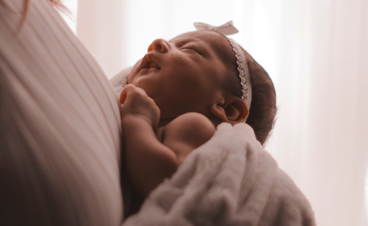 Baby auf dem Arm