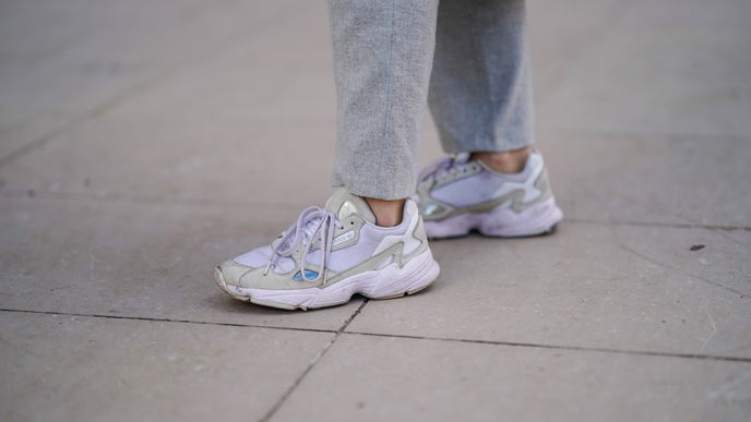 Herbst-Trend 2021: Diese 3 weißen Sneaker sind jetzt total angesagt!
