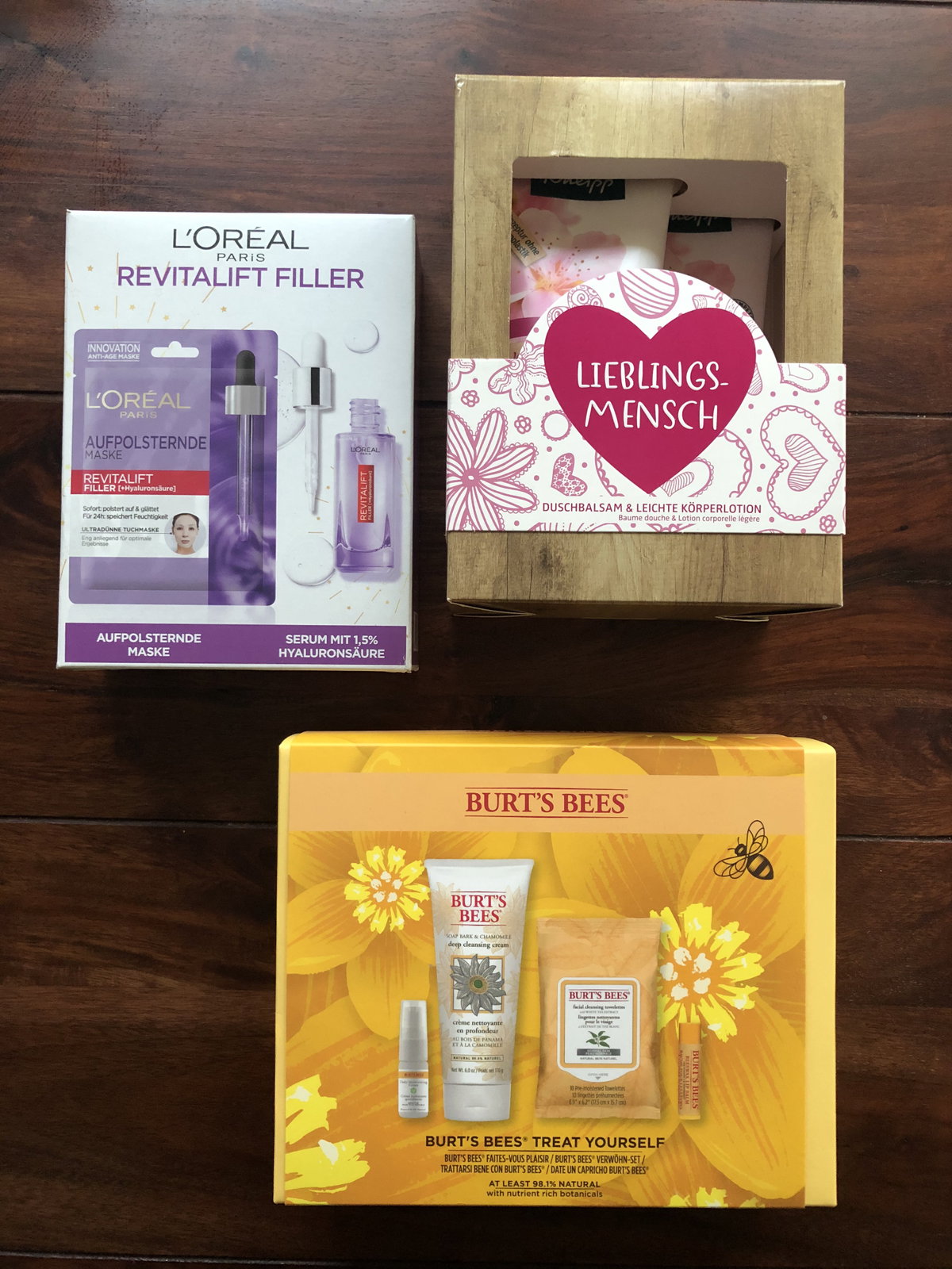 Wir haben drei Geschenksets etwas genauer unter die Lupe genommen und demnach entschieden, zu wem es womöglich am besten passt!