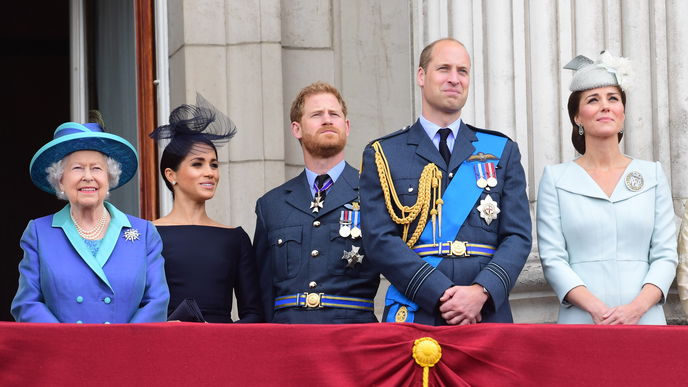 Royal News: Kommt jetzt das Balkon-Verbot für Harry und Meghan?