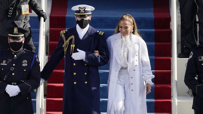 Diese Hose kaufen wir J.Lo nach – es gibt sie bei Zara, H&M und Co.