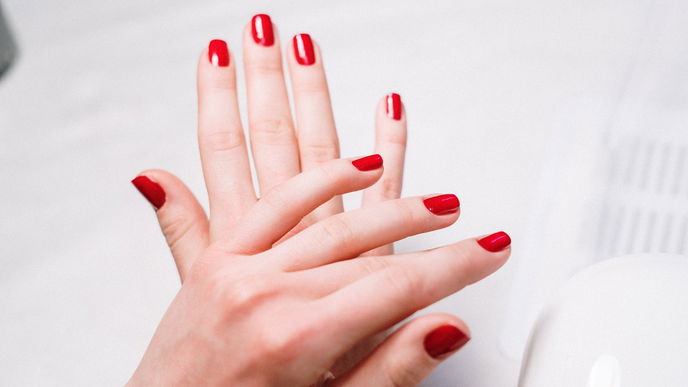 Nagelfolien Test: So funktioniert der Beautytrend