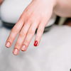 Wie entfernt man Nagellack ohne Nagellack-Entferner?