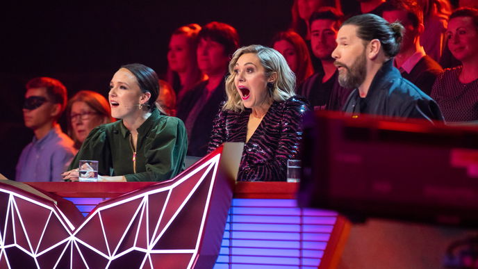 „The Masked Singer“: Großer Schock für die Fans! Diese Promis verlassen das Rateteam