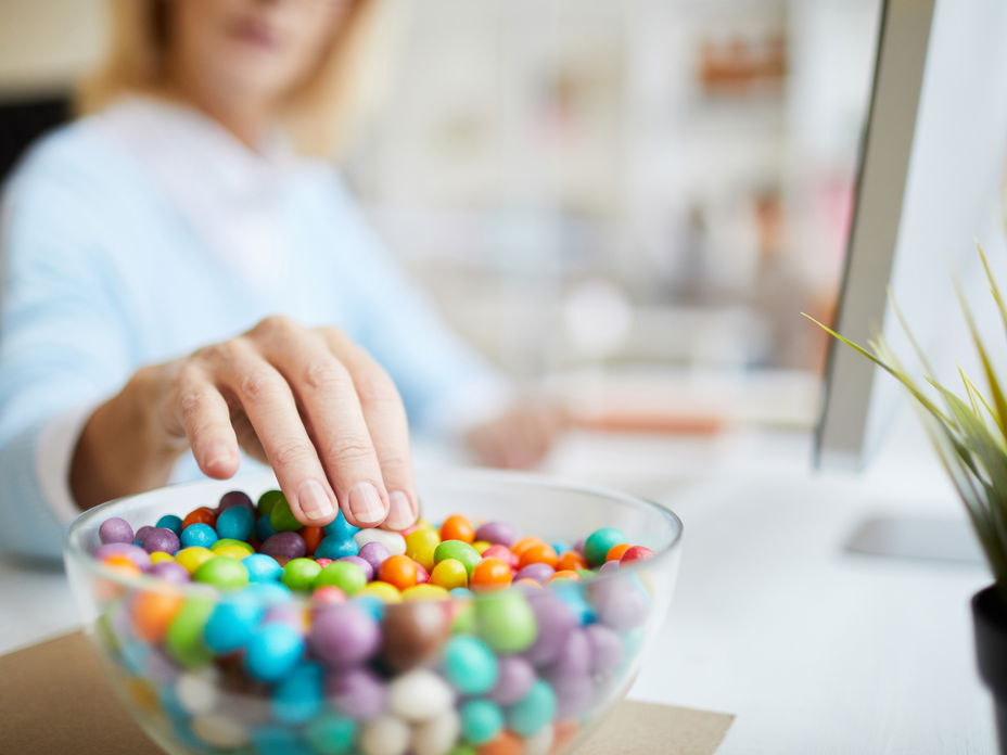 Gesunde Snacks gegen Heißhunger im Homeoffice
